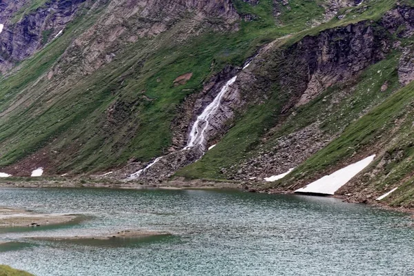 Lago glaciar no glaciar Pasterze nos Alpes Austríacos . — Fotografia de Stock