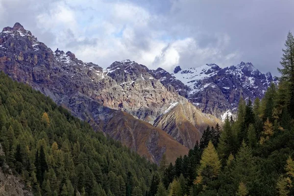 Гори на заході Rhaetian Альпах в Швейцарії — стокове фото