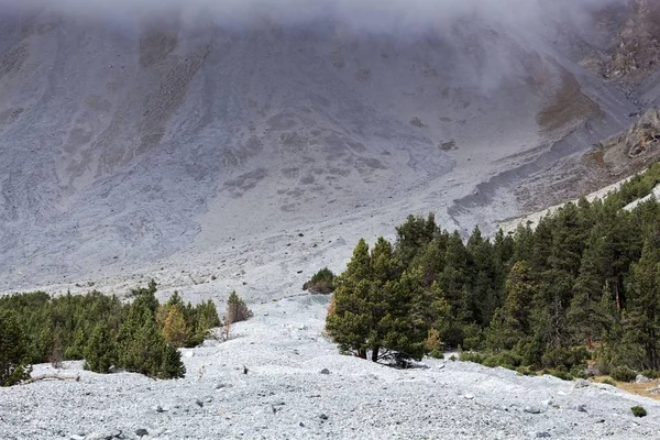 Deslizamento de terras nos Alpes — Fotografia de Stock