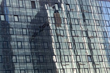 Yansımaları ile Cam fasade