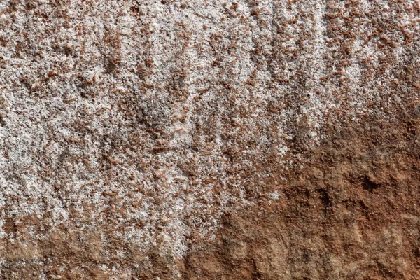 Кристаллы соли на поверхности песчаника — стоковое фото
