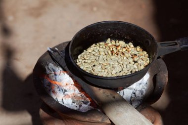 Açık ateşte kahve kavurma