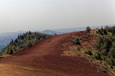 Puy de Lassolas'ta manzara, Massif Central'da bir volkanik dağ, Fransa. 