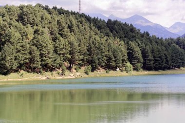 Andorra'daki Engolasters Gölü 