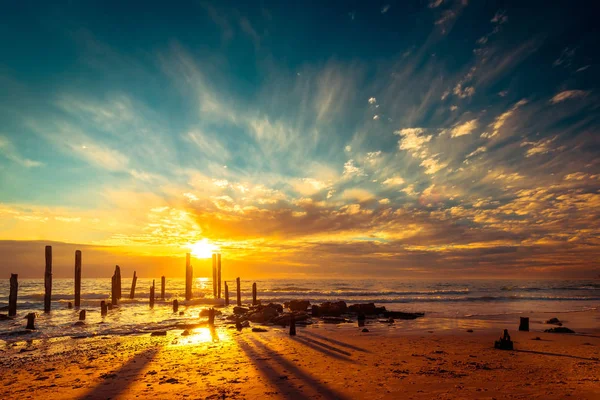 Вид Пляж Порт Уилльям Пилонами Воде Закате Южная Австралия — стоковое фото