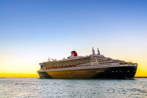 Adelaide Australië Februari 2018 Cruiseschip Queen Mary Verlaten Buitenhaven Passagiers — Stockfoto