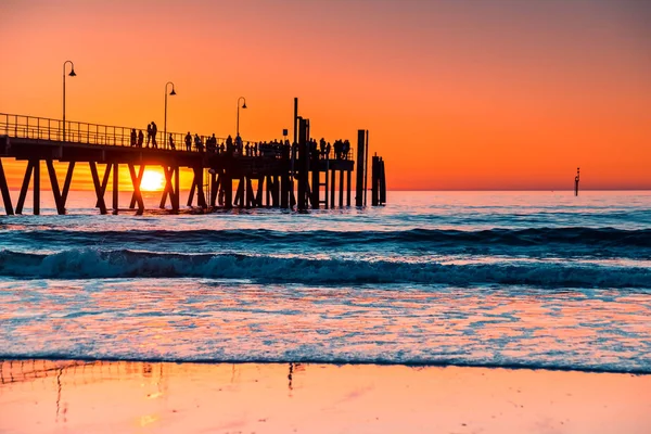 Iconic Glenelg Beach Com Molhe Pôr Sol Com Foco Ondas — Fotografia de Stock