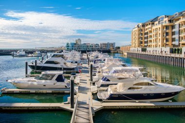 Çevre Glenelg Marina doğuda özel tekneler yanaştı