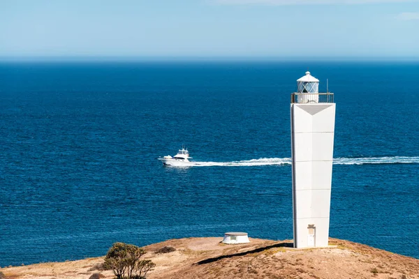 Kap Jervis Leuchtturm und Boot — Stockfoto