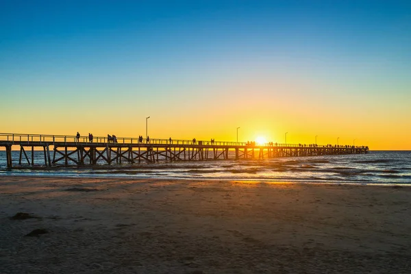 Pláž Semaphore s molo při západu slunce — Stock fotografie