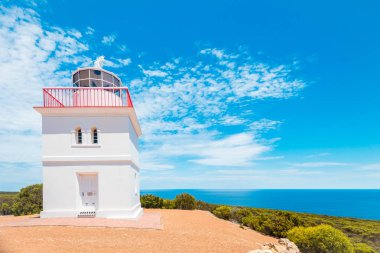 Cape Borda kare deniz feneri okyanusa doğru izlendi