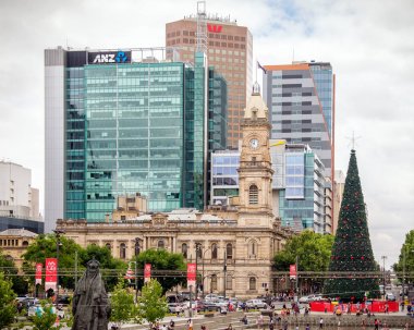 Noel sırasında Adelaide şehirde Victoria Meydanı