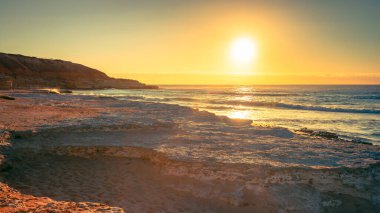 Günbatımında Güney Liman Sahili kayalıkları, Port Noarlunga, SA