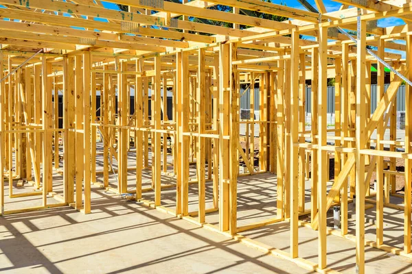 Nuevo Marco Madera Casa Chapa Ladrillo Australiano Sitio Construcción Visto —  Fotos de Stock