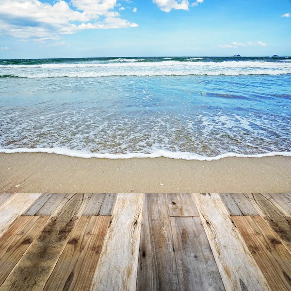 Mořská Pláž Dřevěnou Podlahou — Stock fotografie