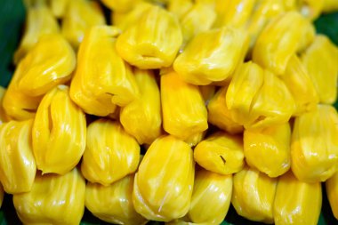 Piyasada taze tatlı Jack meyvesi satışı 