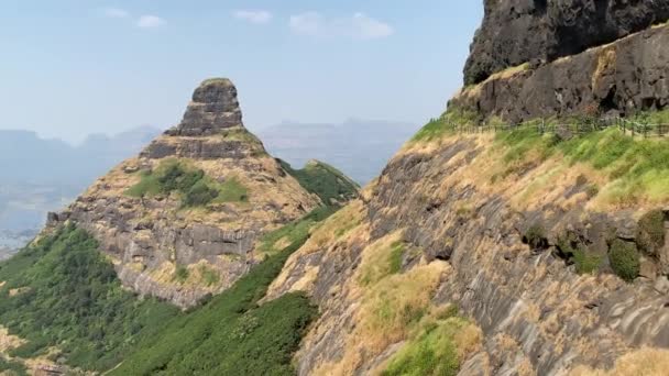 Vue Des Chaînes Montagnes Lors Escalade Fort Ratangad Près Bhandardara — Video