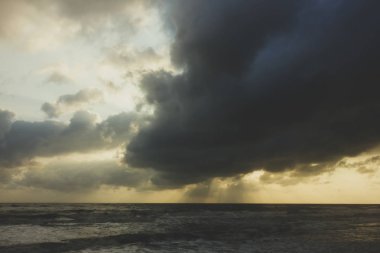 Manzara gündoğumu veya günbatımı: songkhla denizde