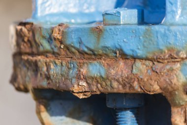 Eski paslı çelik yapı orada yapısı ve kullanım için tehlikeli