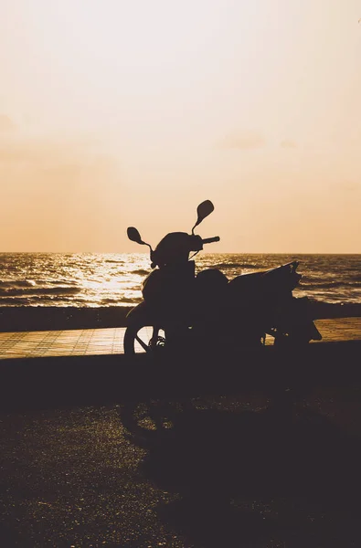 Силуэт Мотоцикл Утром — стоковое фото