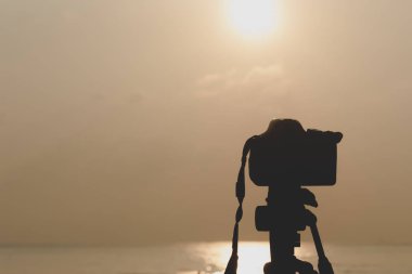siluet, kamera ve doğa deniz kenarında.