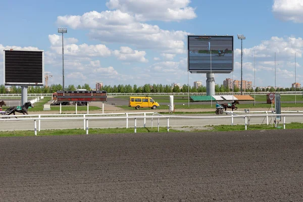 Kazan, Rusland-10 mei 2019: paardenrennen in het Hippodroom van Kazan — Stockfoto