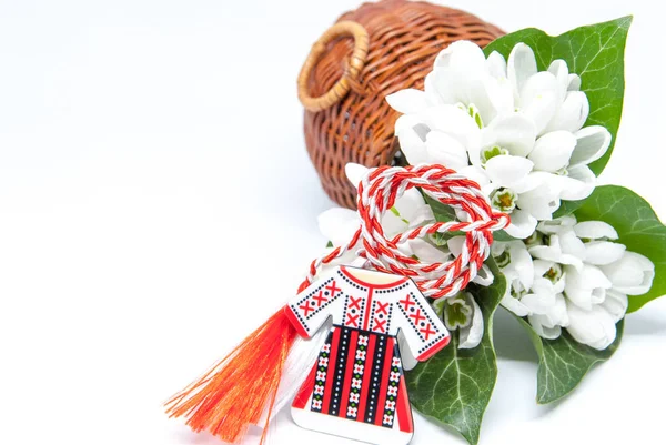 kardelen ve kopya ile beyaz üzerine kırmızı ve beyaz dize MARTISOR) odası (Mart gelenek kutlama Doğu Avrupa ilk uzay