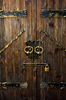 Eski Kapı demir menteşe ve kilit elemanları