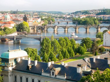 Prag, Vltava ve Charles Bridge 'e bak. 
