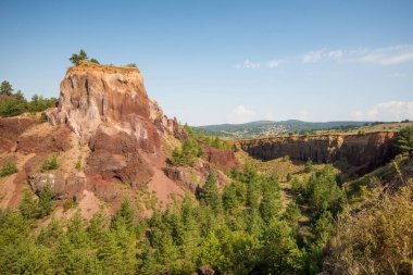 Romanya 'nın Brasov şehrindeki sönmüş rako volkanı manzarası