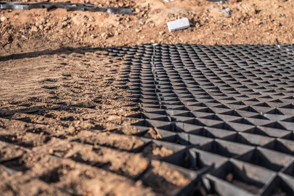 toprak sarp bir tepe istikrar için siyah geogrid dolu