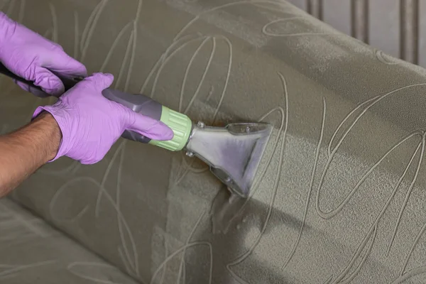 Primer Plano Limpieza Química Del Sofá Tapizado Con Método Extracción — Foto de Stock