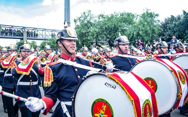 Bogota, Kolombiya - 20 Temmuz 2018: Kolombiya, her 20 Temmuz tarihlerinde bağımsızlık yıldönümü vesilesiyle askeri geçit töreni.