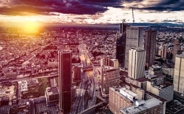 Bogota Kolombiya B şehir merkezinin panoramik havadan görünümü