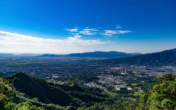 Vista desde las montañas de la ciudad de Ibague A — Foto de Stock