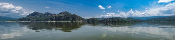 Blick auf die überfluteten Landschaften im Prado Damm — Stockfoto