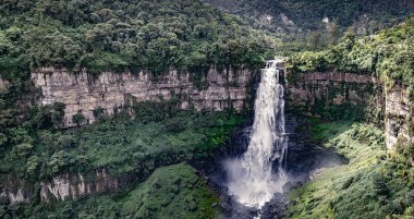 Kolombiya'da El Salto de Tequendama Heybetli şelale