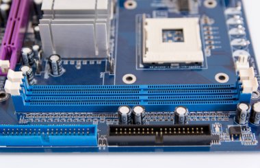 Ram bağlayıcı yuvasının Pc anakart üzerinde Kapat