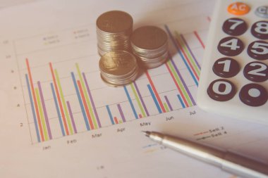 sikke yığını, hesap makinesi, kalem finansal veri analiz, finans ve bankacılık kavramı