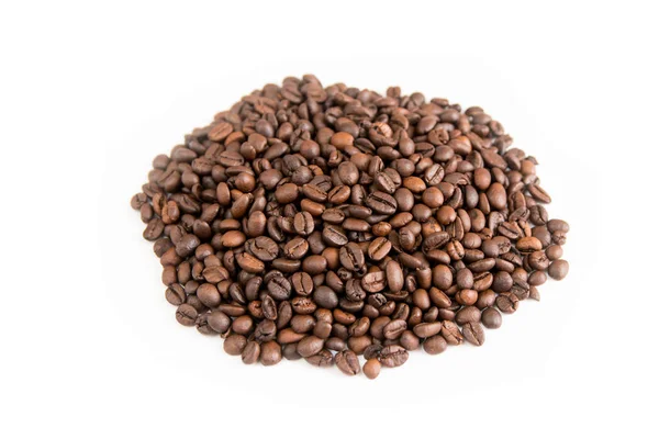 コピー領域の白い背景に分離されたコーヒー豆の焙煎 — ストック写真