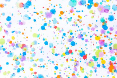 Renkli su renk resim sıçrama. Leke, bulanık nokta. doku ile. Birden çok noktalar ve leke su renk beyaz arka plan üzerinde