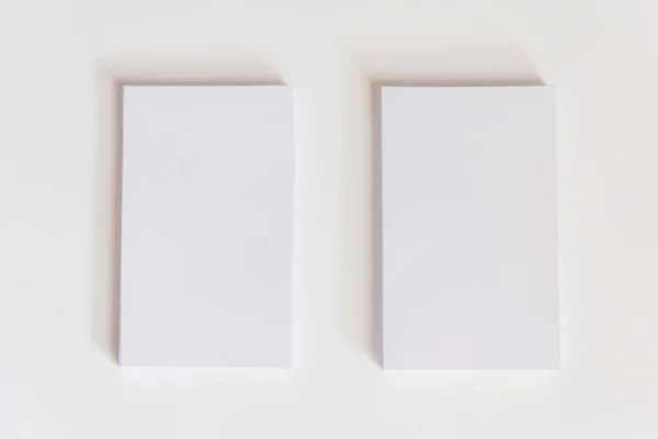 Στοίβα Από Κενές Λευκές Επαγγελματικές Κάρτες Βασικές Επαγγελματικές Κάρτες Λευκό — Φωτογραφία Αρχείου