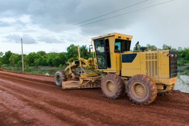 Sarı Motor Greyder yol yeni bir yol yol inşaat sitesinde çalışan. 