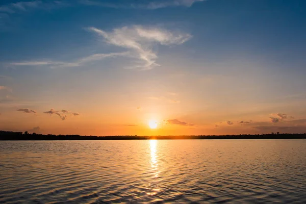 Pôr Sol Lago Belo Pôr Sol Atrás Das Nuvens Acima — Fotografia de Stock