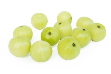 Hint bektaşi üzümü veya kırpma yolu ile beyaz arka plan üzerinde izole Amla (Phyllanthus emblica)