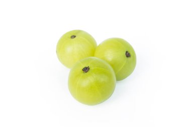 Hint bektaşi üzümü veya kırpma yolu ile beyaz arka plan üzerinde izole Amla (Phyllanthus emblica)