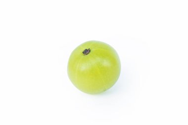 Hint bektaşi üzümü veya kırpma yolu ile beyaz arka plan üzerinde izole Amla (Phyllanthus emblica)