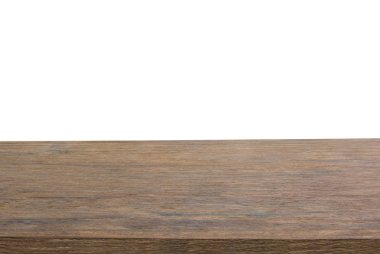 Kırpma yolu ile beyaz arka plan üzerinde izole boş koyu ahşap masa üstü. görüntü veya montaj için kullanılabilir veya ürünlerinizi kadar alay.