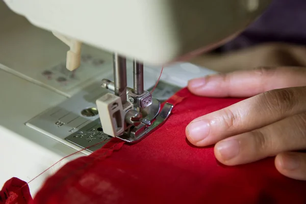 Femme Couturière Travaillant Confection Vêtements Sur Une Machine Coudre — Photo