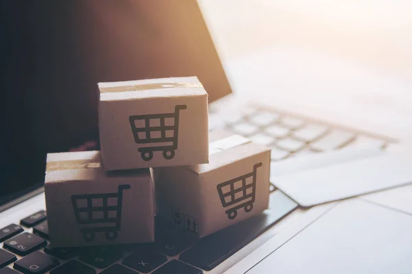 Shopping Online Koncept Shopping Online Webbtjänst Med Betalning Med Kreditkort — Stockfoto